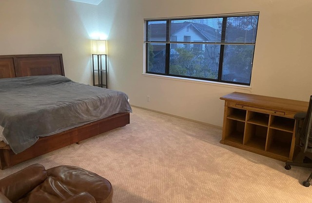 Large beautiful home less than 1 minute from the beach
