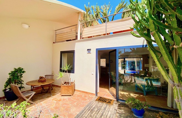 Large bungalow, private pool, a few minutes from sea, protected inner courtyard