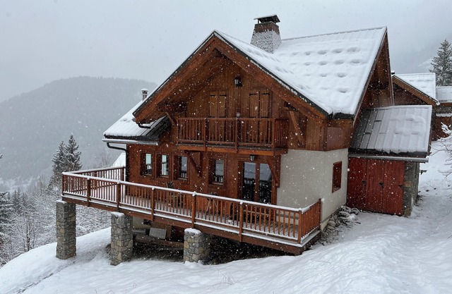 Large chalet 12 people | 20m from the slopes | Sauna & mountain view