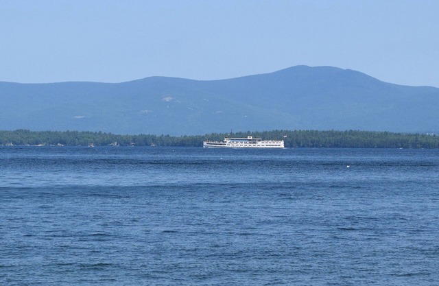 Large comfortable Vacation Home With Lake And Mountain Views From Every Room