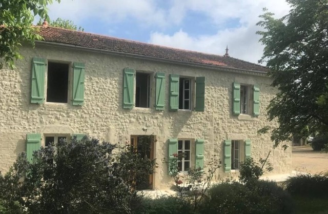 Large Country House 250 m2 - Heated swimming pool - private tennis court