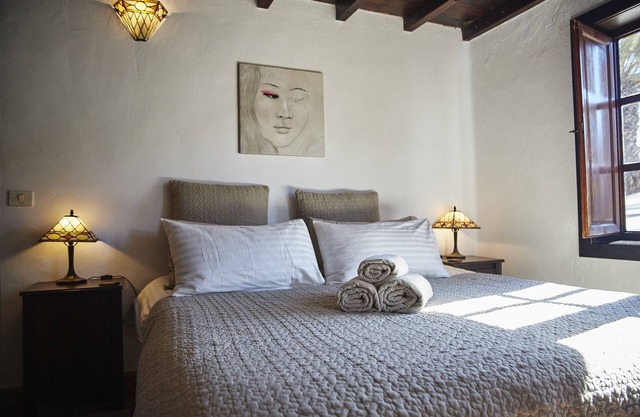 Large Country House sleeps 8 people with 12m pool