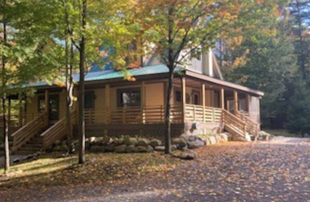 Large Cozy House in the Woods