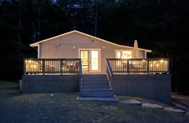 Large deck ~ Private lot ~ FirepitnBetween Traverse City and Sleeping Bear Dunes