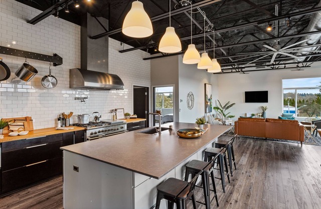 Large Evts-4 Apts/Penthouse-Rooftop-Studio-Business
