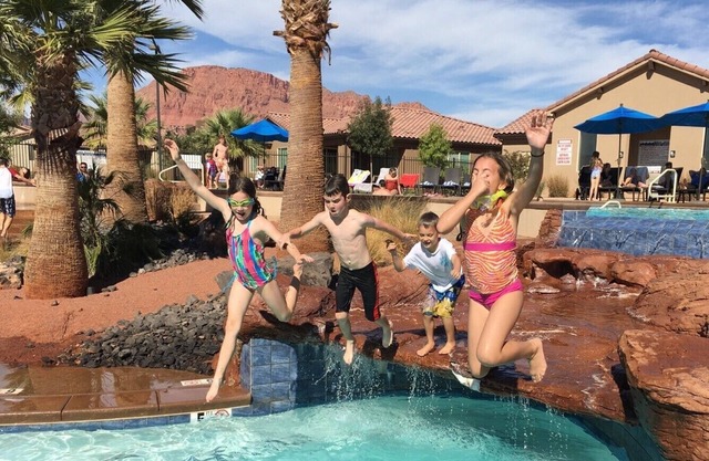 Large Family Friendly Home at Paradise Village at Zion with private hot tub