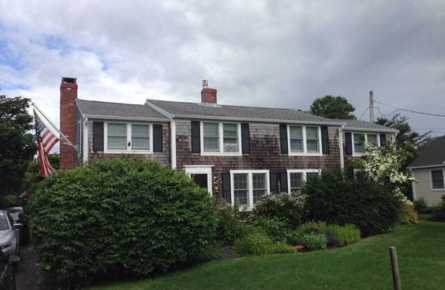 Large family home! 1/2 mile to beach. Air Conditioned