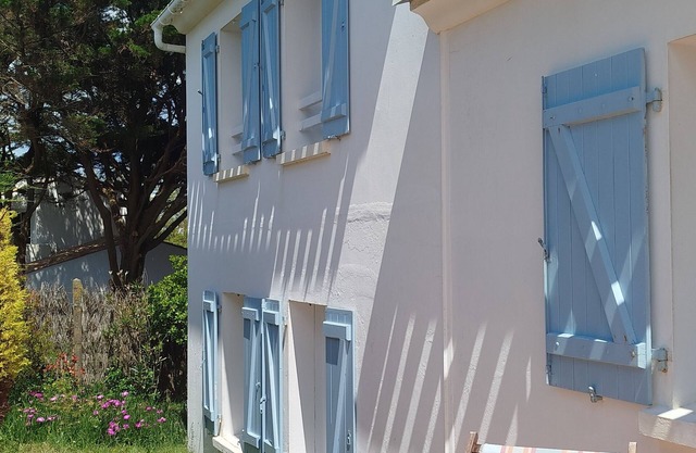 Large family home, sea view, nestled in the dune on the island of Noirmoutier.
