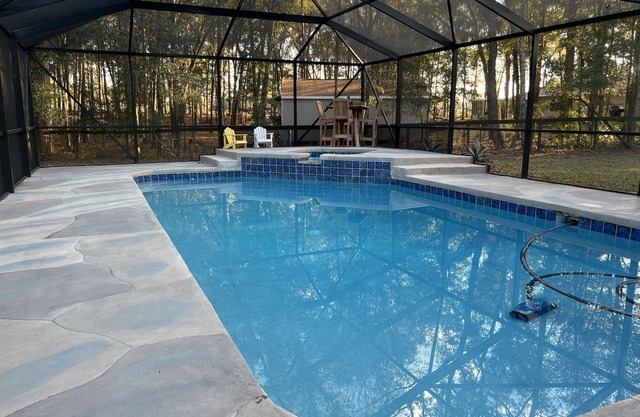 Large Family sized Home 2 acre Fenced Yard, Covered Pool, Hot tub. WEC next door