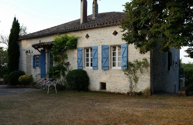 Large Farmhouse in the Quercy Square 6bdrm (15p) Swimming pool Tennis Quiet guaranteed.