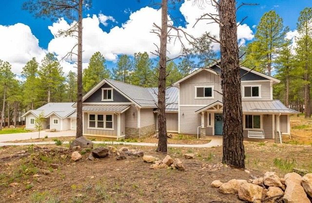Large Flagstaff Home Near Violas with Hot Tub