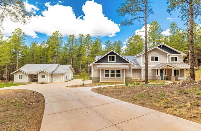 Large Flagstaff Retreat w/Hot Tub & Guest Home