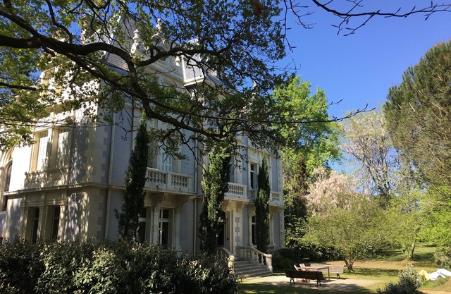 Large 19th century house 2ha private park and swimming pool