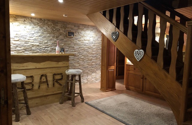 Large gîte with Sauna and Balneo 4*, shuttle to the ski slopes!