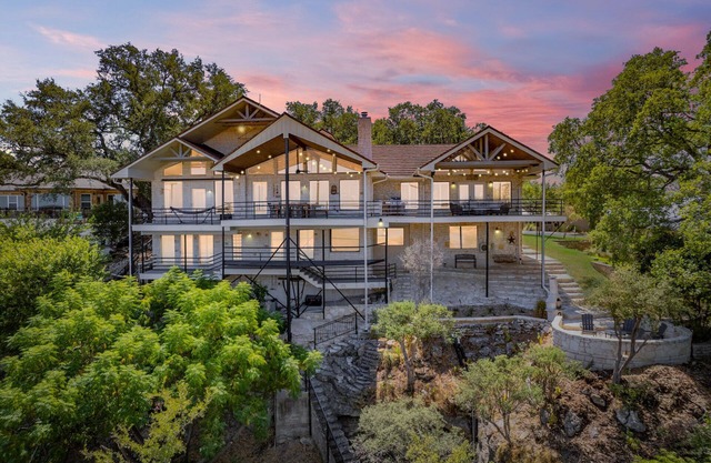 Large Group Fave - Huge Patios, Views, BBQ Grill!