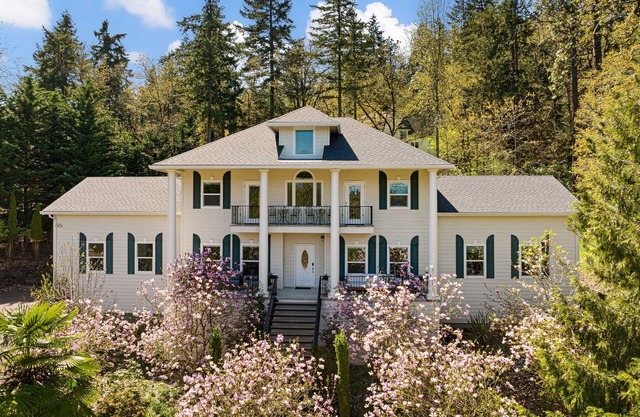 Large Groups Welcome! 4100sq feet! Giant hot tub, game room, views!