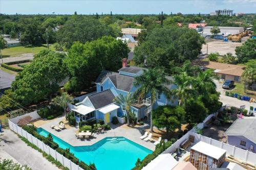 Large Heated Pool Family - 3500 sqft - Sleeps 17