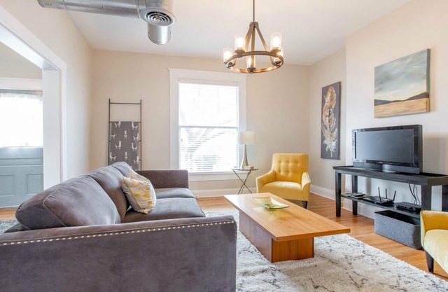 Large home Downtown Chattanooga Sleeps 7-9