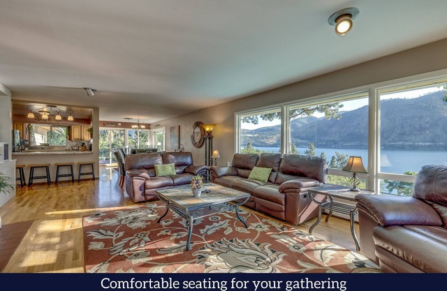 Large Home with Private Pool, Hot tub, Lake Views