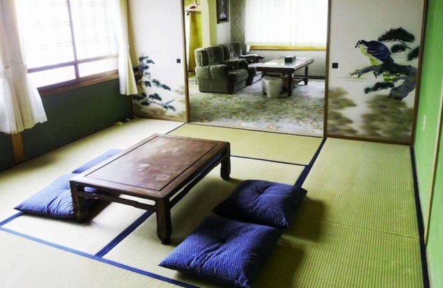 Large house near Nakajima Park 140 Nakajima Koe - TOMA HOUSE / Sapporo Hokkaidō