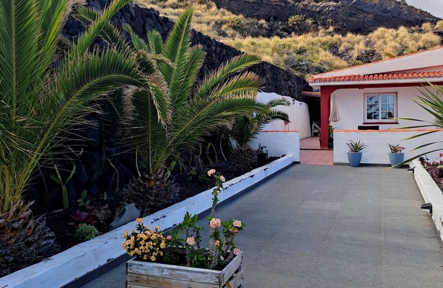 Large house to enjoy tranquility by the sea