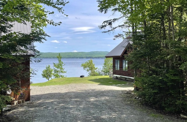 Large lake front cabin with mountain views!