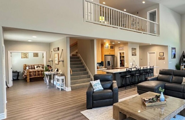 Large Lakefront Paradise, 4000+ Sq Feet, Hot Tub - Shasta Lakeshore Retreat #19