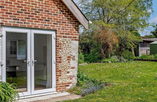 Large, Lovely 1814 Farmhouse, Renovated & Modernised. Large Spacious Rooms