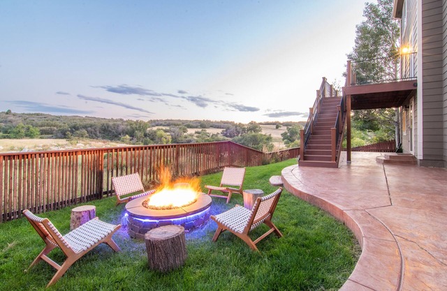 Large Luxurious Home Breathtaking Views w/FirePit