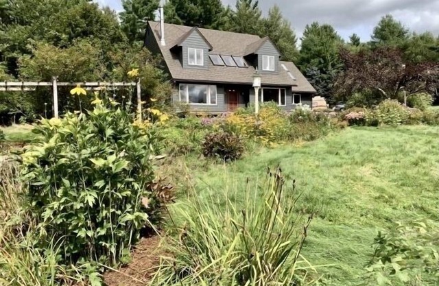 Large Mountainside Home w/Pond by Smugglers Notch!