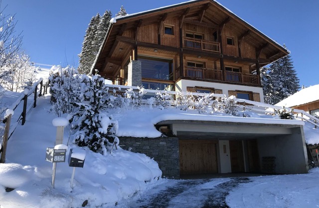Large new chalet, calm and bright, breathtaking view of Mt Blanc