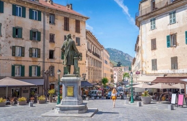 Large new studio 30 m2 full center 13 cours paoli wifi washing machine bright