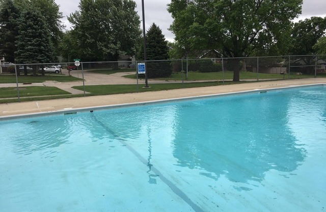 Large Ranch Style Home with 6-7 bedrooms