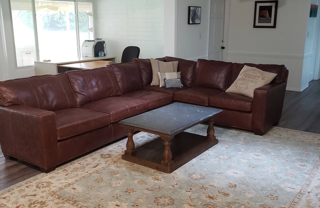 Large renovated 4 bed, 3bath, 4 miles to WEC, golf course views