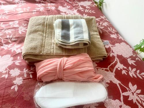 Large room in excellent location double or two singles