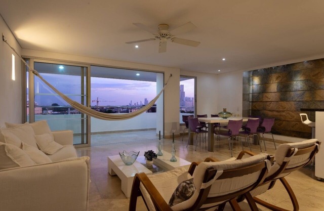 Large/spacious apartment next to walled city near Getsemani Cleaning/Breakfast