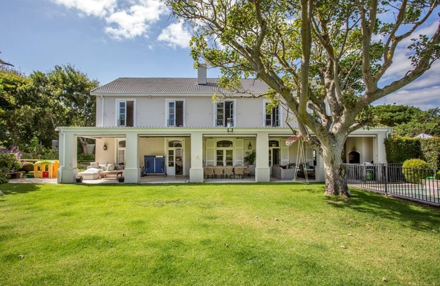 Large, spacious home in Constantia