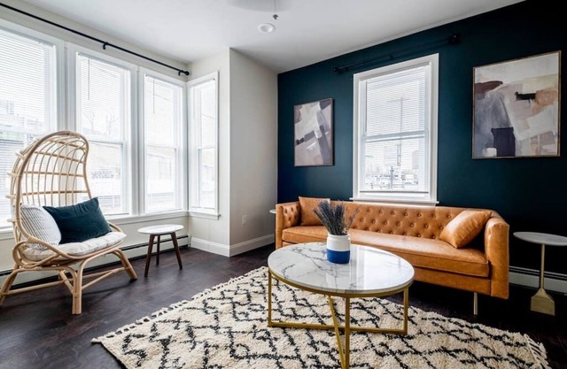 Large, Spacious & Modern Apt ★ Great For Families & Groups | Near Downtown