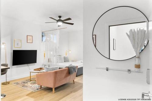 Large Studio Rooftop & Poolside - Walk to Old Town