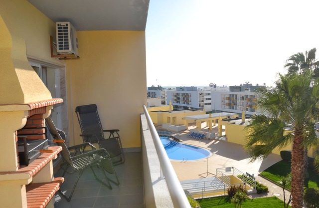 large swimming pool, sea views, 24hr security, free wifi