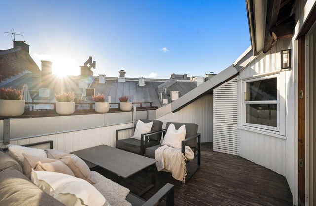 Large top-floor apartment with rooftop terrace