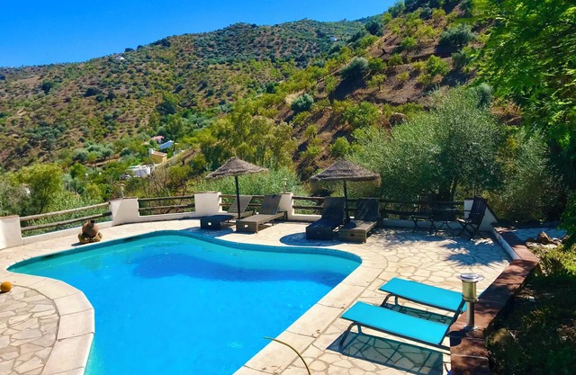 Large traditional CORTIJO, Large Private pool, Ping Pong table , family/groups