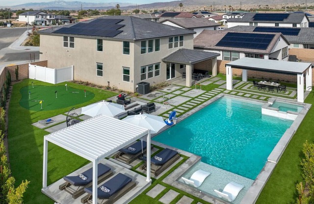 Large vill + large backyard, putting g & game room