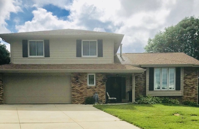 Large West Omaha Home 4 Bedroom 2.5 Bath