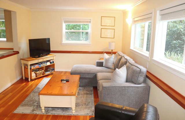 Large Whistleresque walk out Garden suite & beautifully landscaped yard