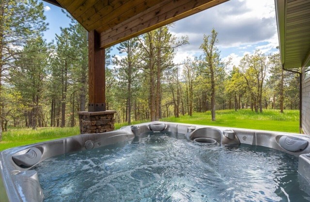 Larkspur Hills 5 BR Villa with Panoramic Mountain Views - Sleeps 11