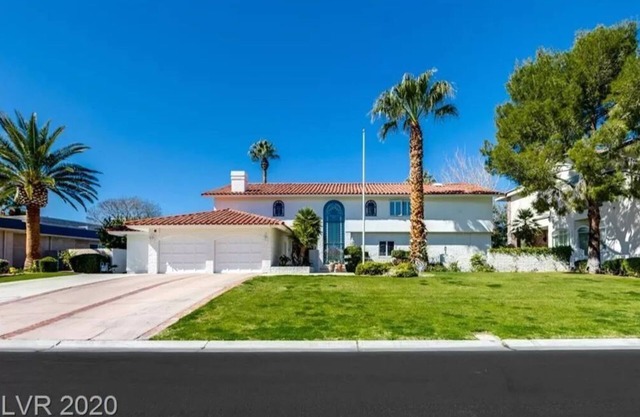 LAS VEGAS COUNTRY CLUB - ON THE CHAMPIONSHIP GOLF COURSE-