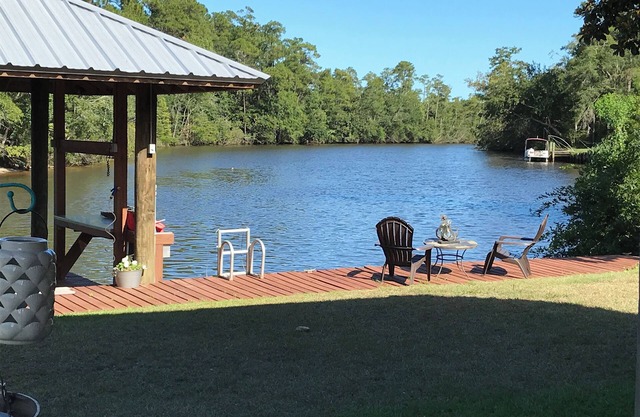 Latitude Adjustment Waterfront Getaway. *New Flooring*