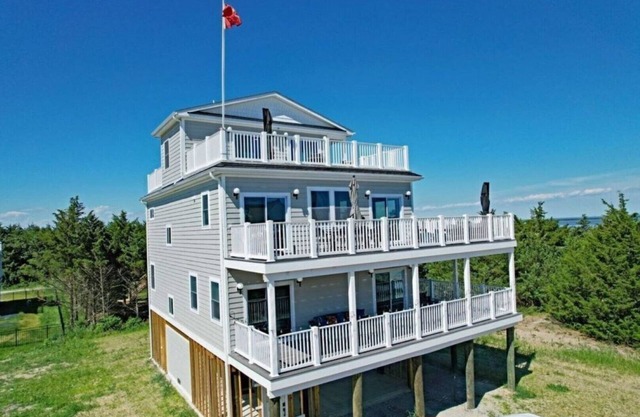 Laughter Beach House! LIFE, LOVE, LAUGHTER & INCREDIBLE VIEWS