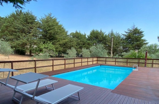 "Laura's Cottage" with pool, parking and wi.fi